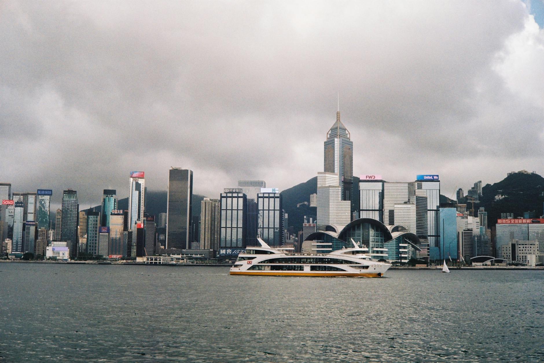 victoria harbour in hong kong